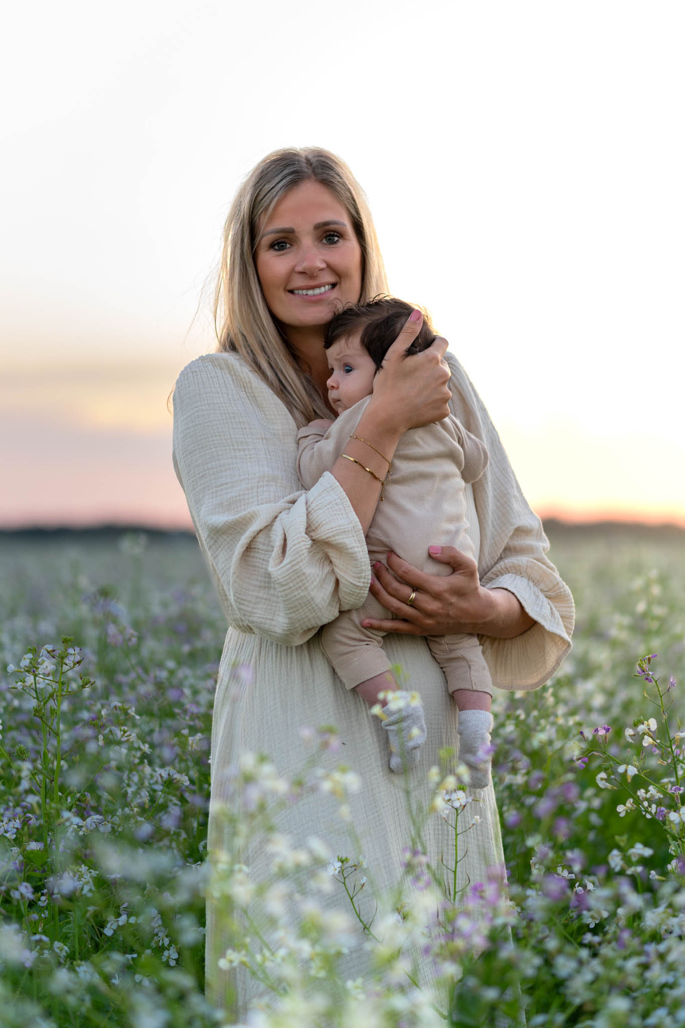 Familieportret in de natuur – ontspannen gezinsfotografie in Noord-Holland door Ilse Verbruggen